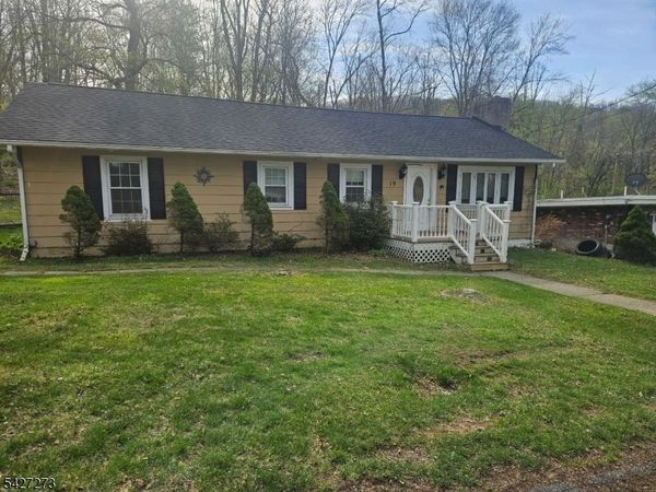 19 Pine Dr, Liberty, NJ 07823