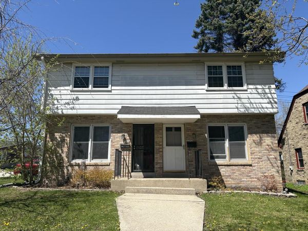 4956 W Midland DRIVE, Unit 4958, Greenfield, WI 53219