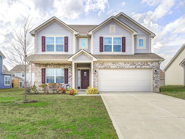 1794 N Clearwater Drive , Greenfield, IN 46140