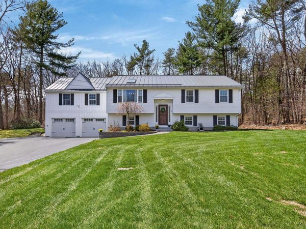 5 Maureen Lane, Hudson, NH 03051