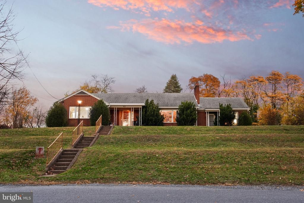 401 Village Road , Harrisburg, PA 17112 Main Photo