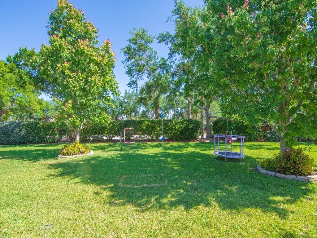 521 N Valencia Circle Sw, Vero Beach, FL 32968 Photo