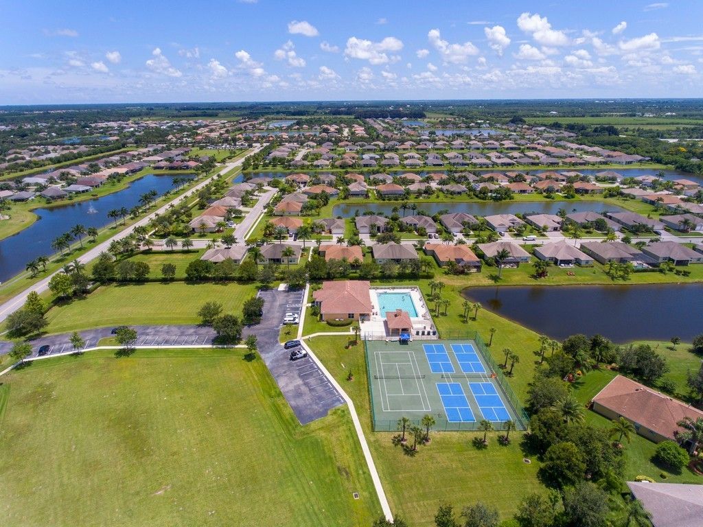 521 N Valencia Circle Sw, Vero Beach, FL 32968 Photo
