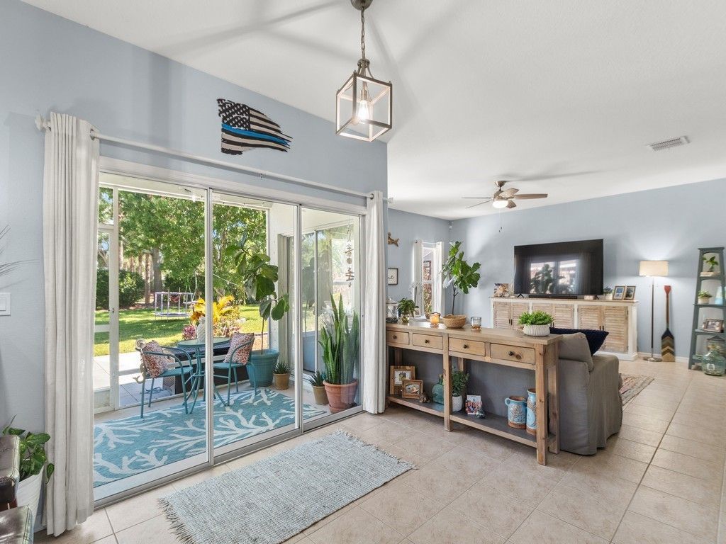 521 N Valencia Circle Sw, Vero Beach, FL 32968 Photo