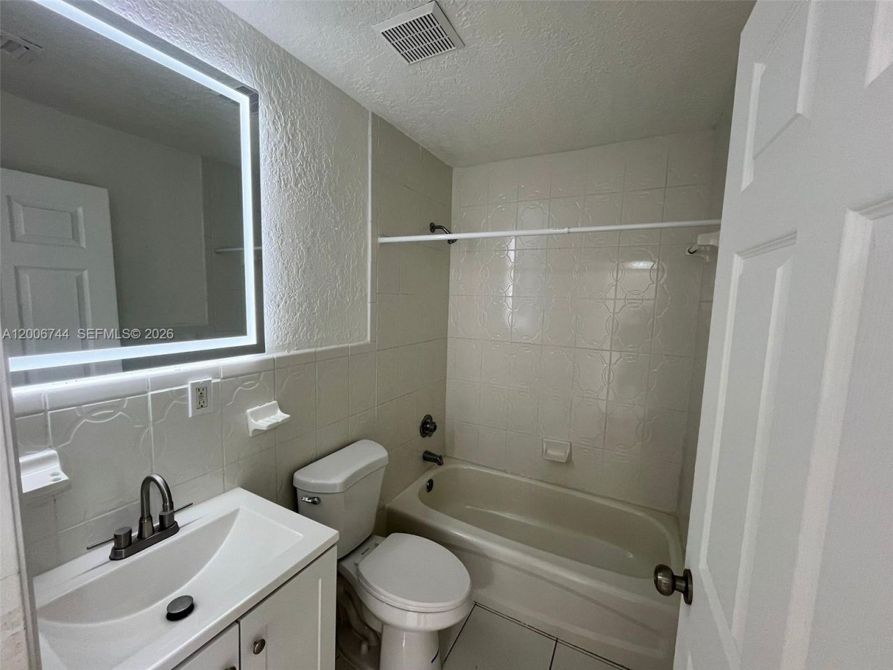 15741 NW 40th Ct, Unit B, Miami Gardens, FL 33054 Photo