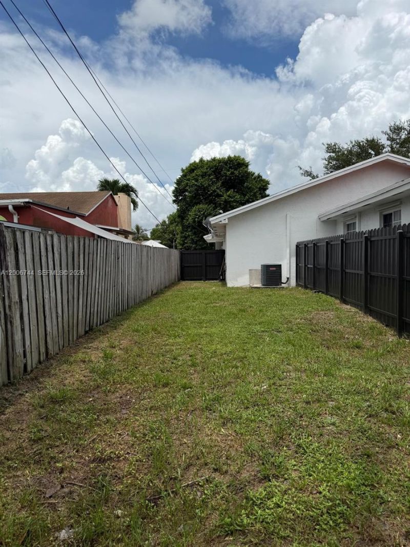 15741 NW 40th Ct, Unit B, Miami Gardens, FL 33054 Photo