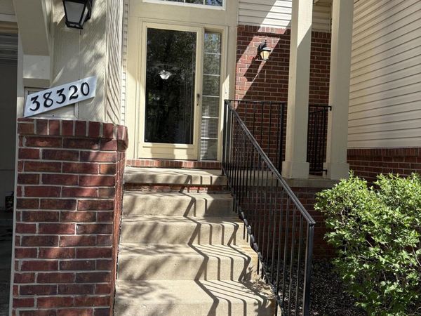 38320 Saratoga Circle, Farmington Hills, MI 48331