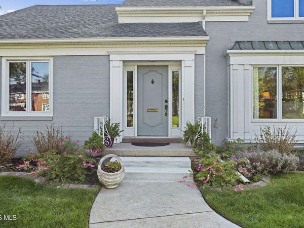 2128 Evergreen Road, Ottawa Hills, OH 43606