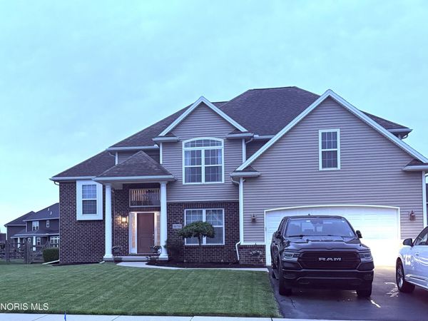 10750 Sun Trace Drive, Perrysburg, OH 43551