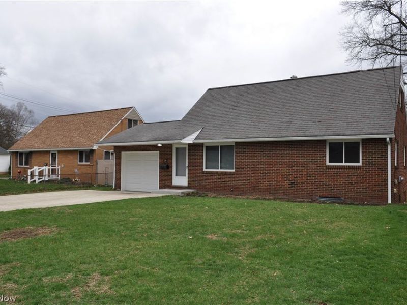 539 Royer Avenue NW, North Canton, OH 44720 Photo 2