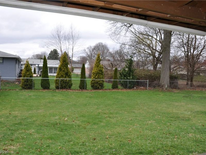 539 Royer Avenue NW, North Canton, OH 44720 Photo 4