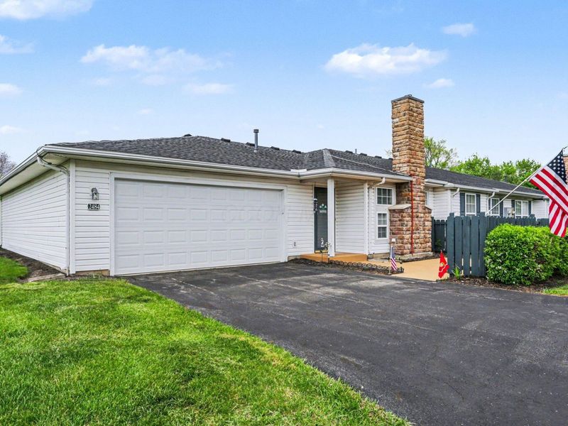 2484 Warm Springs Drive, Unit 2484, Hilliard, OH 43026 Photo 3
