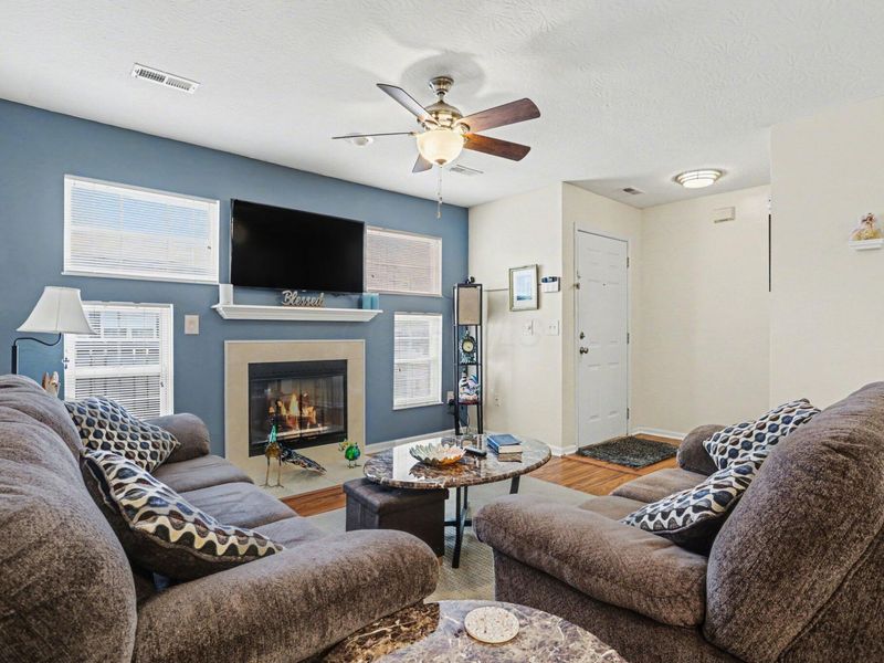 2484 Warm Springs Drive, Unit 2484, Hilliard, OH 43026 Photo 4