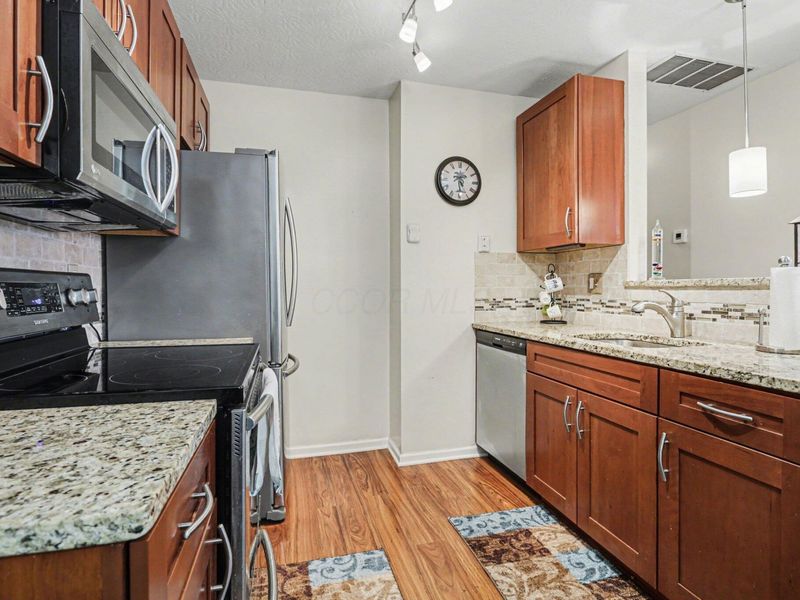 2484 Warm Springs Drive, Unit 2484, Hilliard, OH 43026 Photo 9