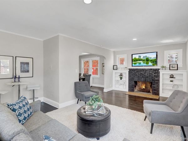 84 Wellington Street , Hempstead, NY 11550