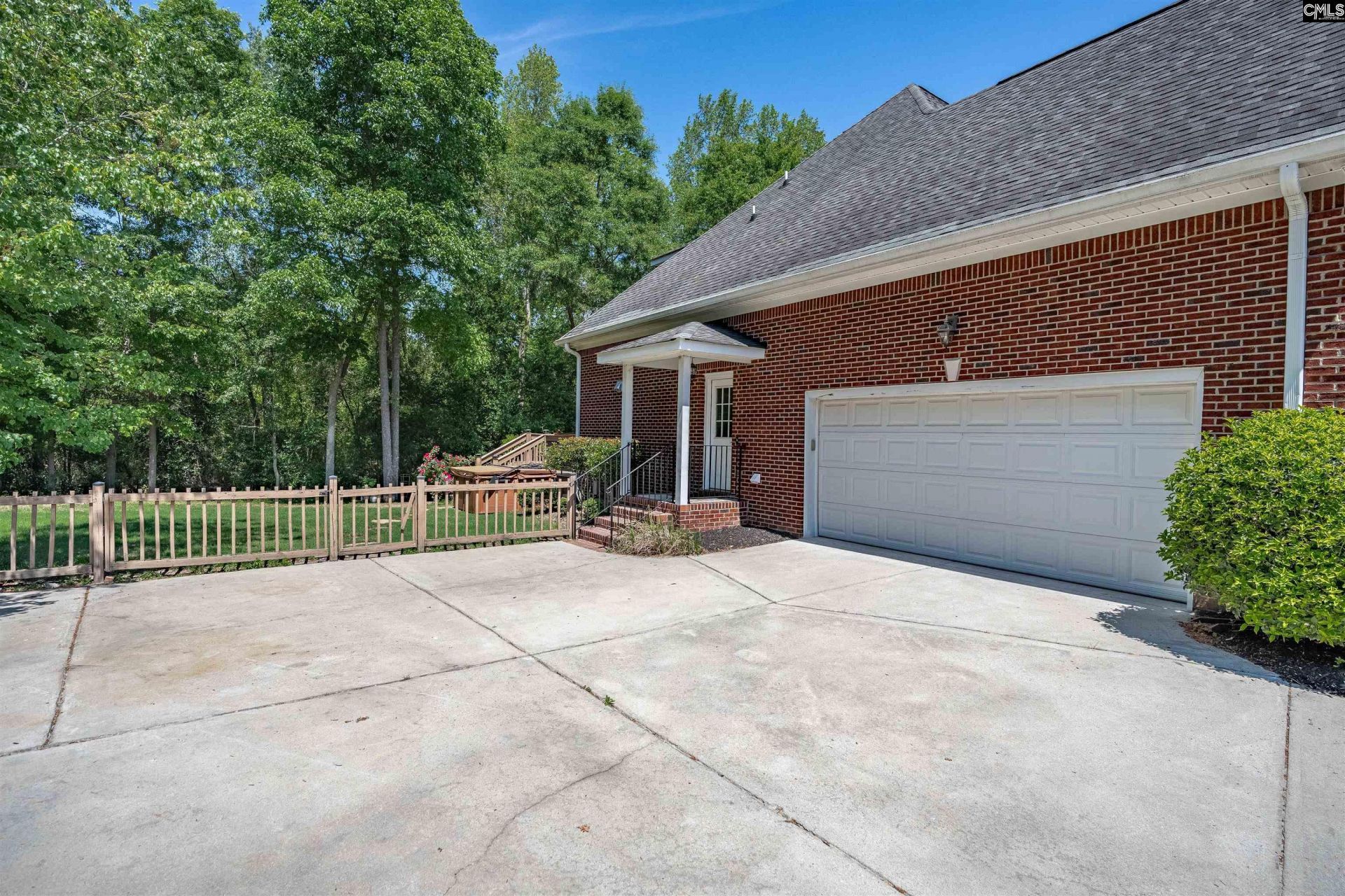 209 Inverness Court  Photo 6