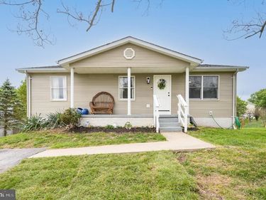 176 ELEMENTARY DRIVE, MARTINSBURG, WV 25404