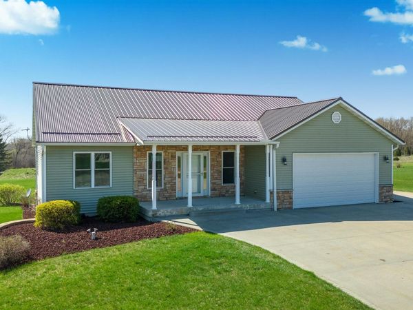 W7379 White Oak Run, Pardeeville, WI 53954