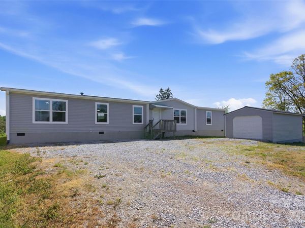 123 Big Oak Road, Hendersonville, NC 28792
