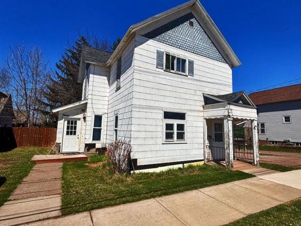 1015 6th St W, Ashland, WI 54806