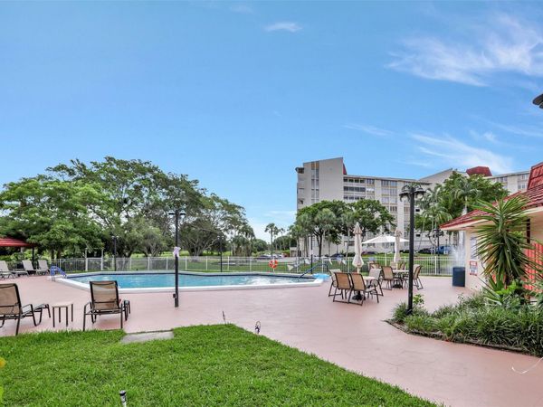 6921 Environ Boulevard, Unit 6o, Lauderhill, FL 33319