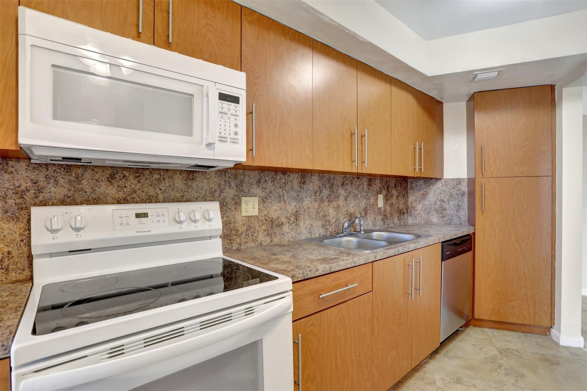 6921 Environ Boulevard, Unit 6o, Lauderhill, FL 33319 Photo