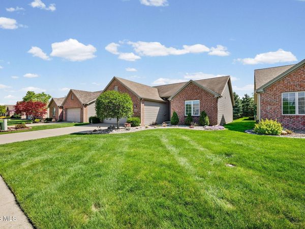 10101 S Shannon Hills Drive, Perrysburg, OH 43551