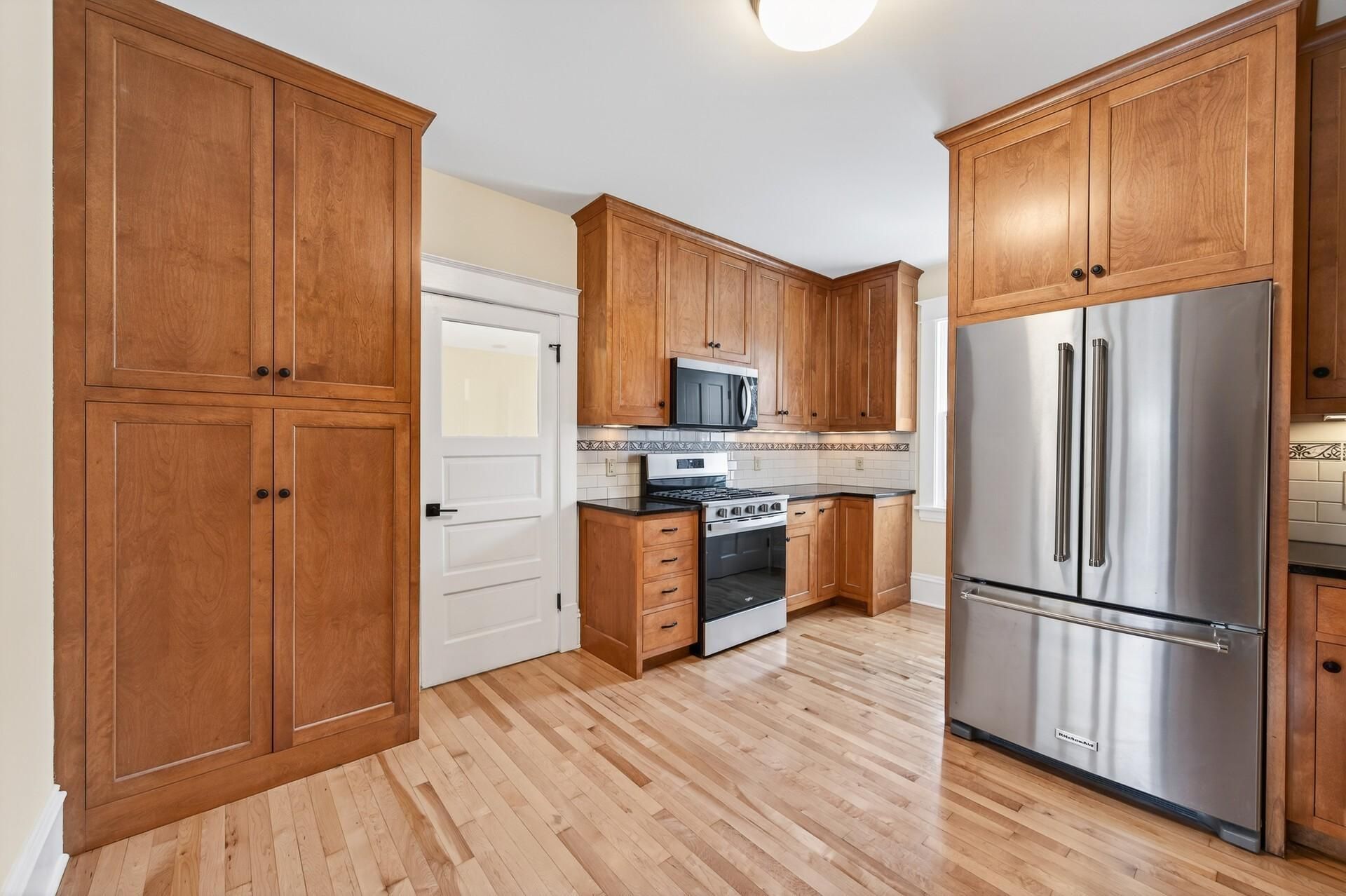 2302 Brewster Street , Saint Paul, MN 55108