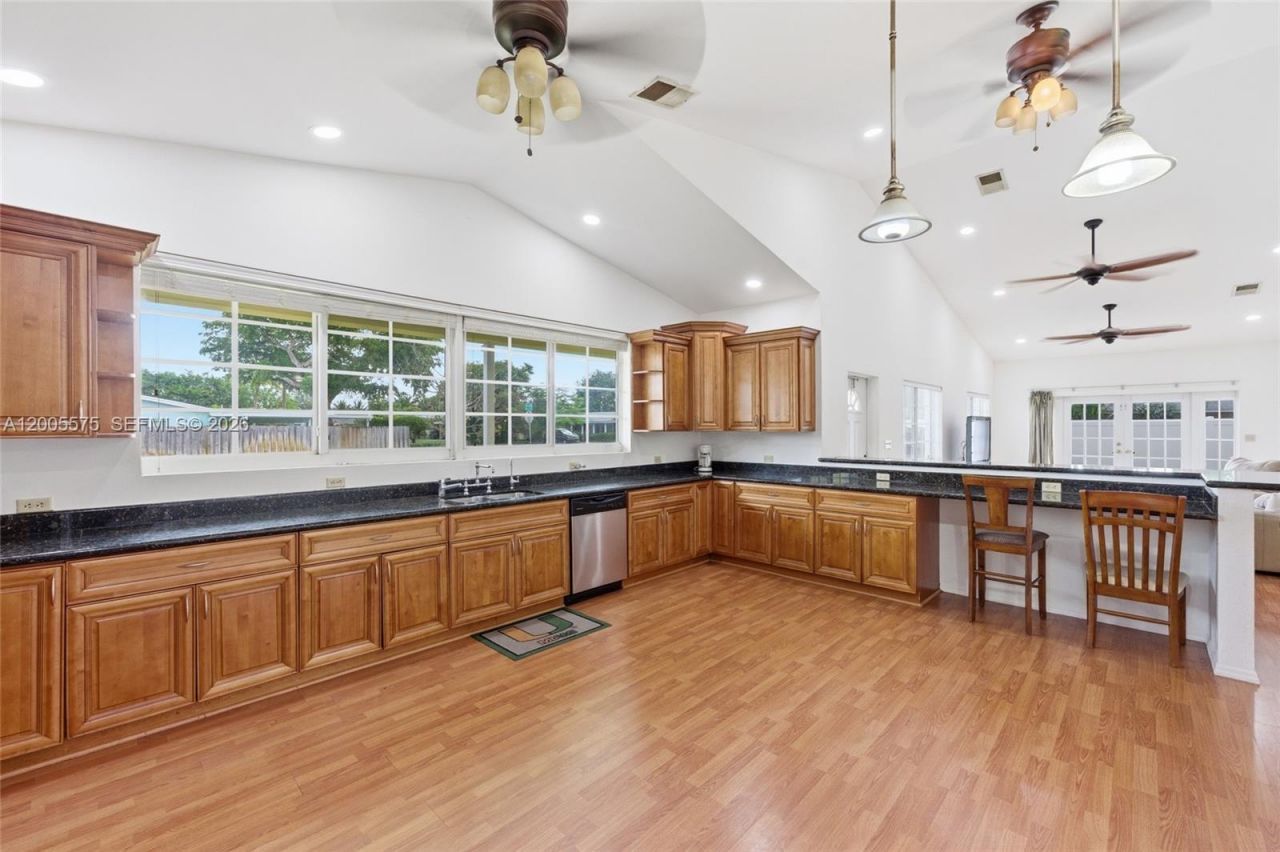 4361 NE 13th Ter , Oakland Park, FL 33334 Photo