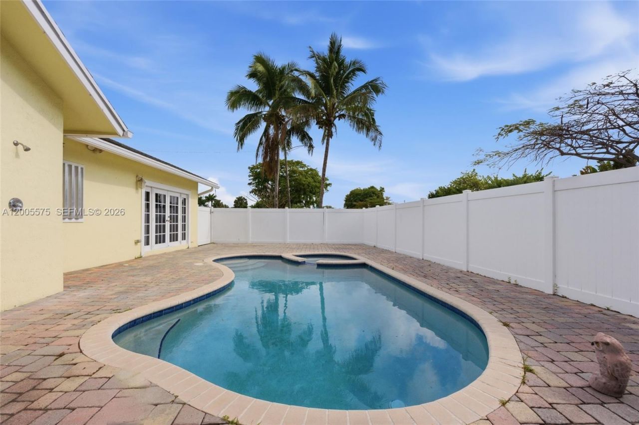 4361 NE 13th Ter , Oakland Park, FL 33334 Photo