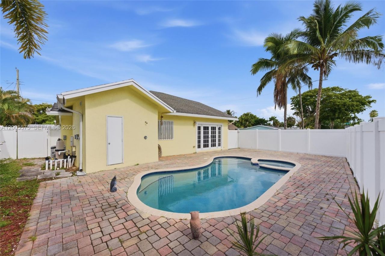 4361 NE 13th Ter , Oakland Park, FL 33334 Photo