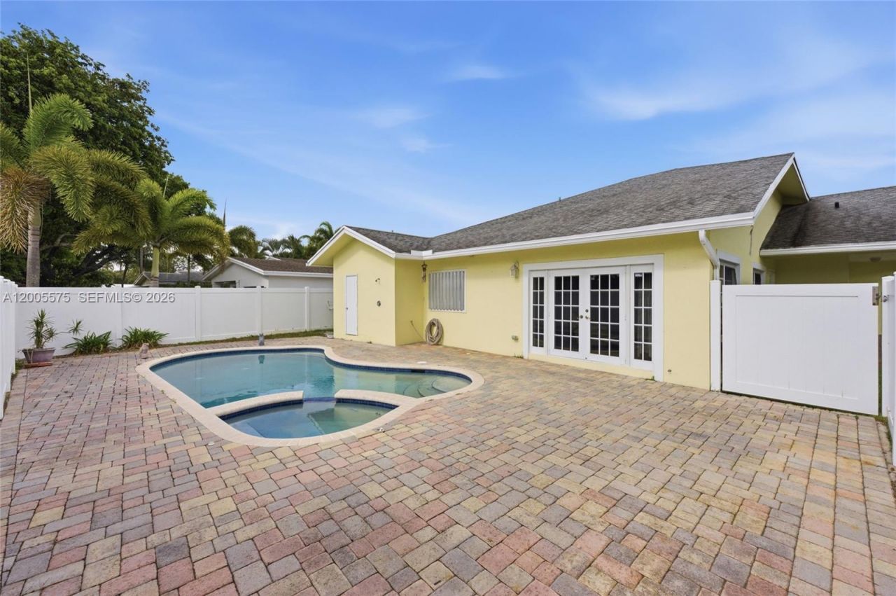 4361 NE 13th Ter , Oakland Park, FL 33334 Photo