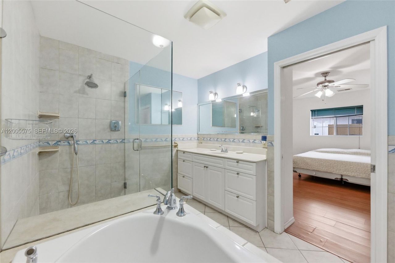 4361 NE 13th Ter , Oakland Park, FL 33334 Photo