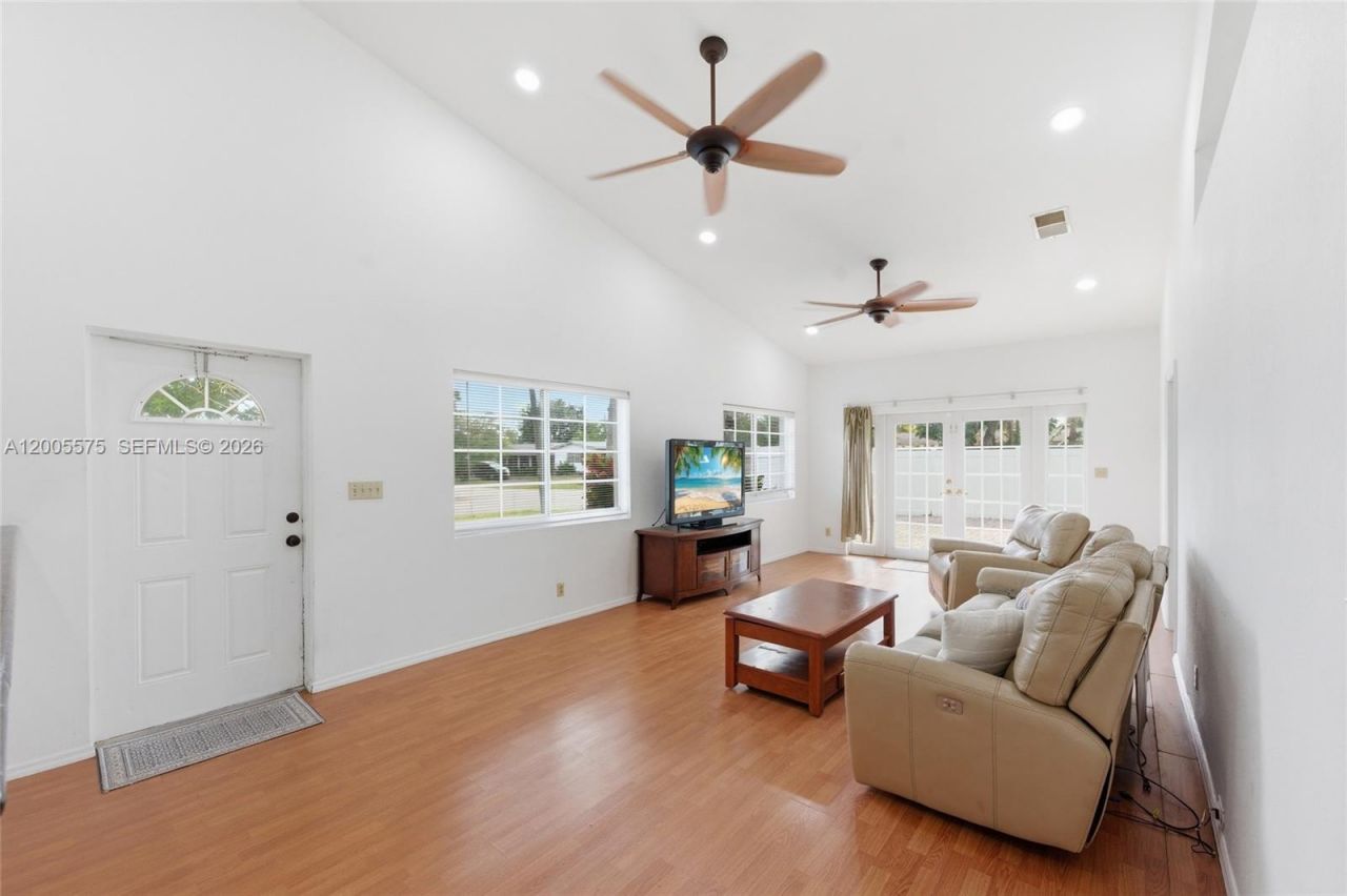 4361 NE 13th Ter , Oakland Park, FL 33334 Photo