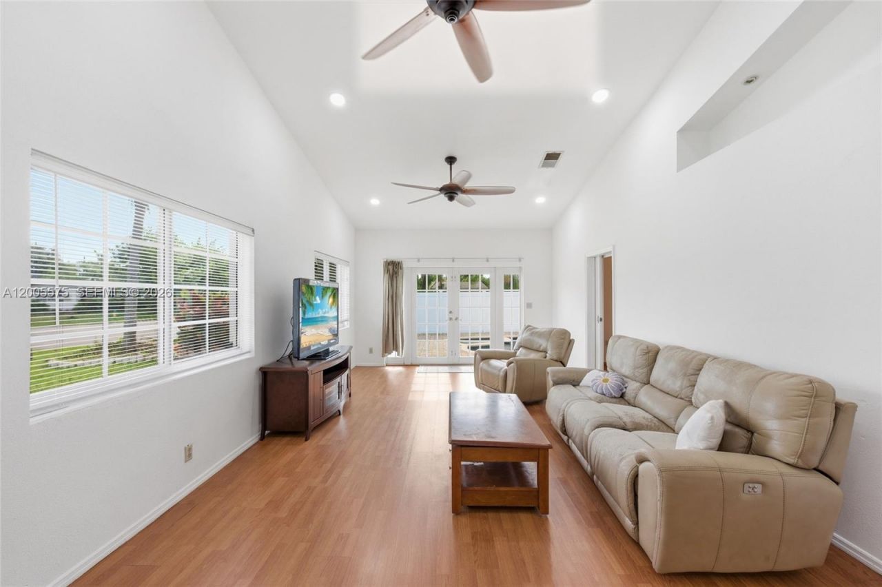 4361 NE 13th Ter , Oakland Park, FL 33334 Photo