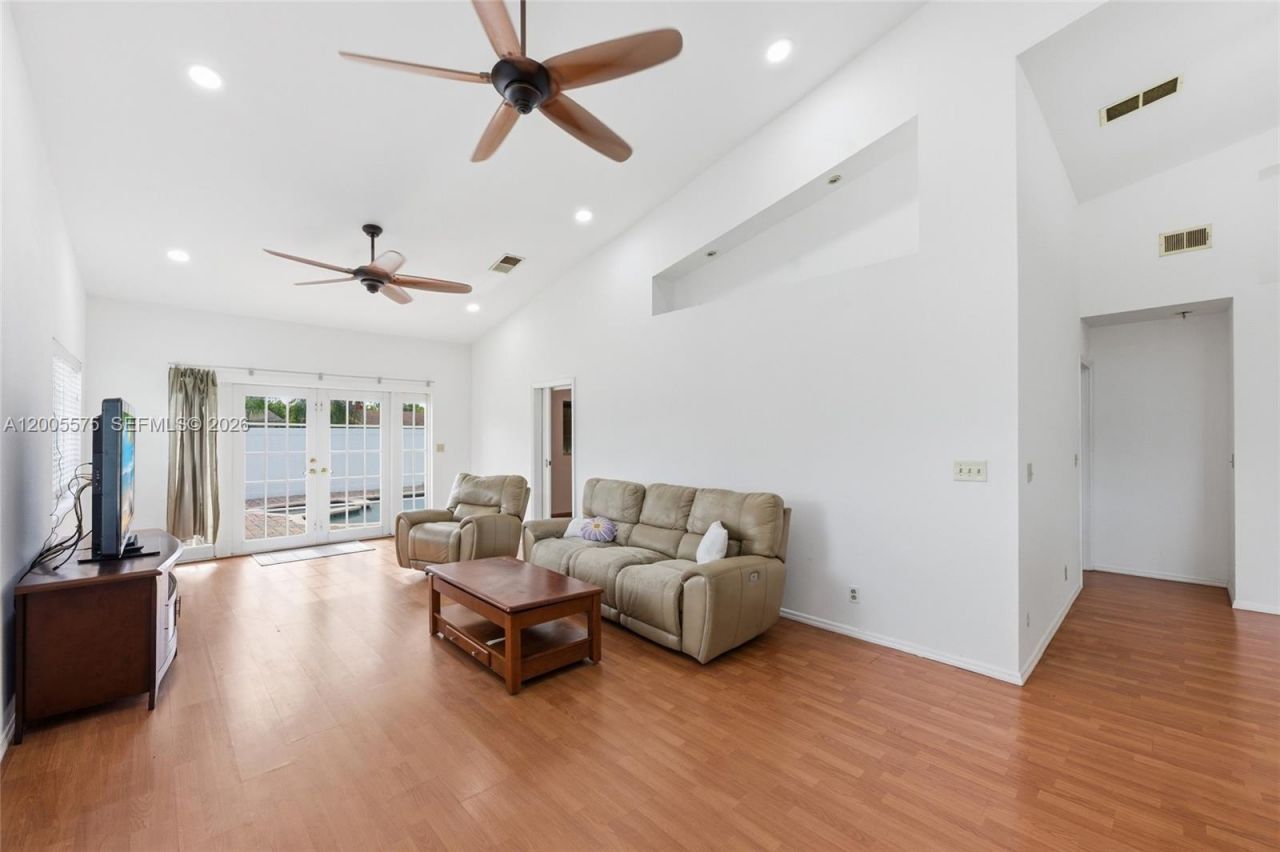 4361 NE 13th Ter , Oakland Park, FL 33334 Photo