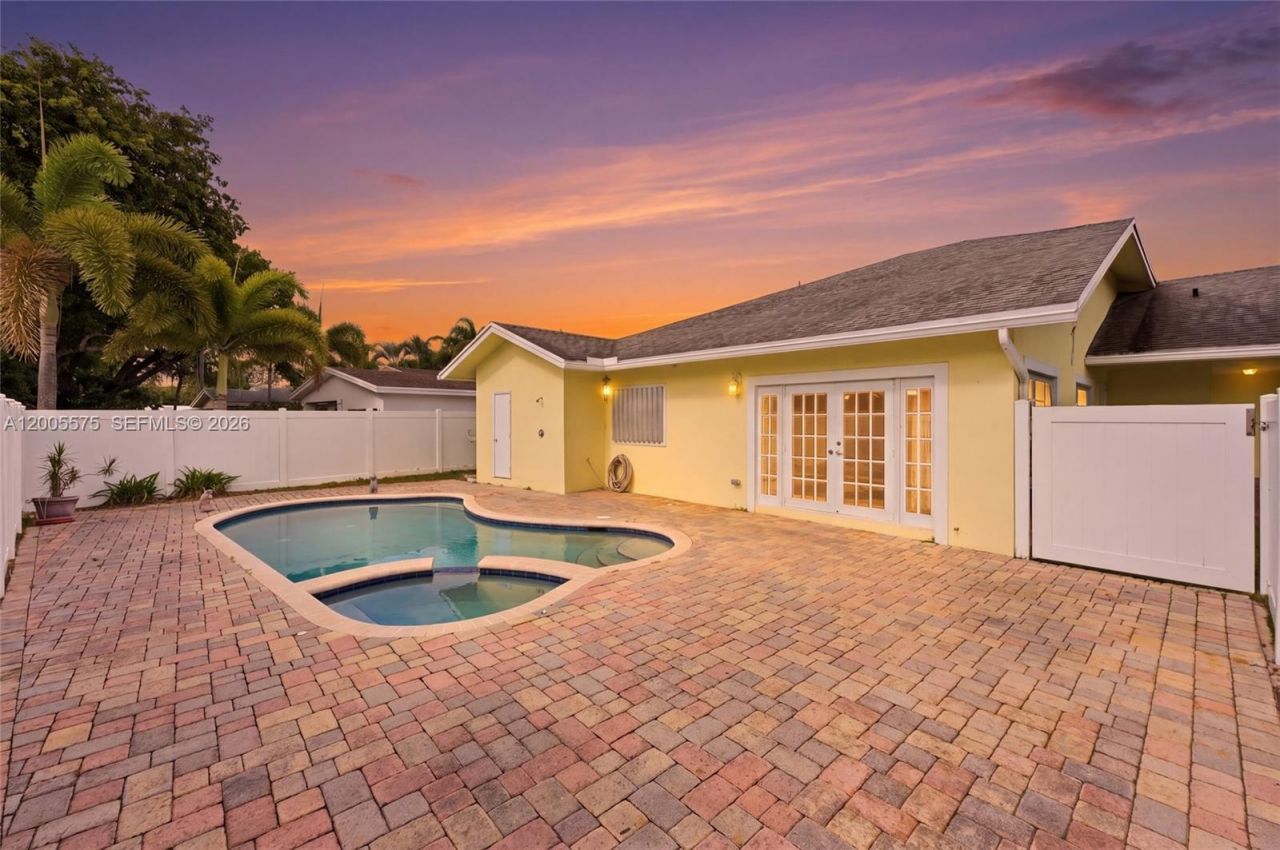 4361 NE 13th Ter , Oakland Park, FL 33334 Photo