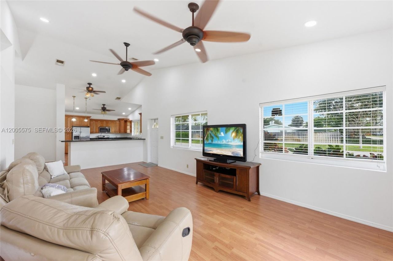 4361 NE 13th Ter , Oakland Park, FL 33334 Photo