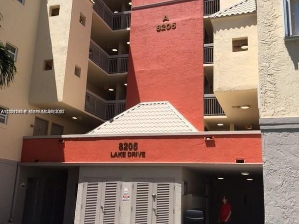 8205 Lake Dr , Unit 204, Doral, FL 33166