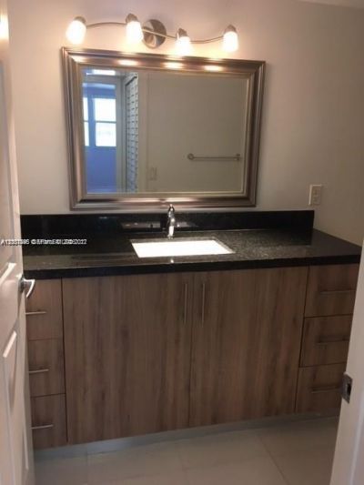 8205 Lake Dr , Unit 204, Doral, FL 33166 Photo