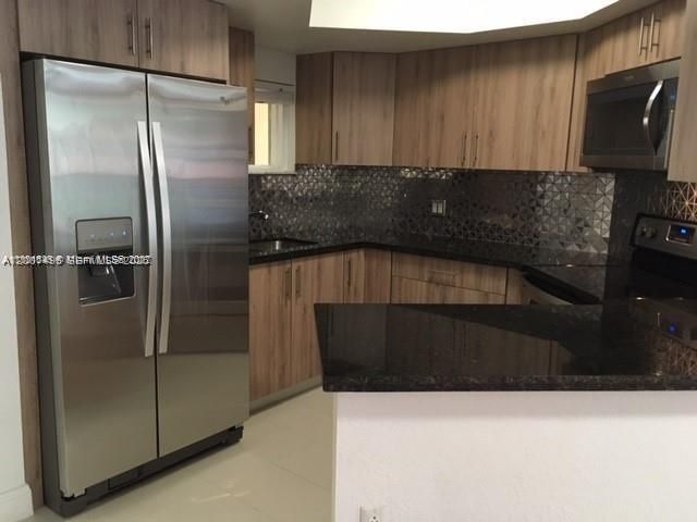 8205 Lake Dr , Unit 204, Doral, FL 33166 Photo