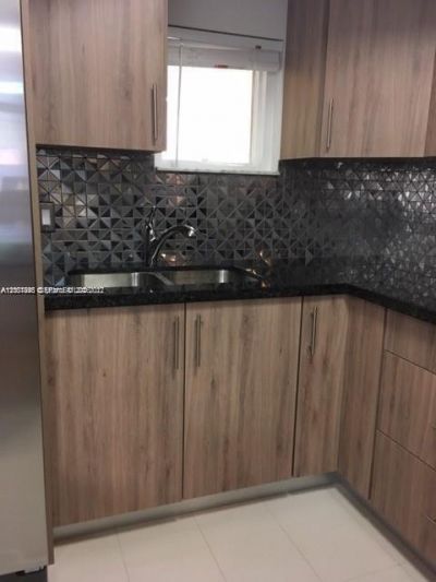 8205 Lake Dr , Unit 204, Doral, FL 33166 Photo
