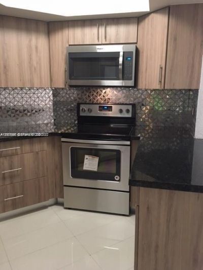 8205 Lake Dr , Unit 204, Doral, FL 33166 Photo