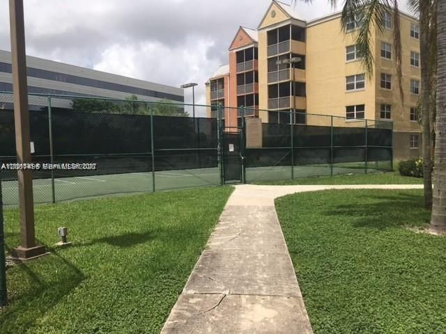 8205 Lake Dr , Unit 204, Doral, FL 33166 Photo