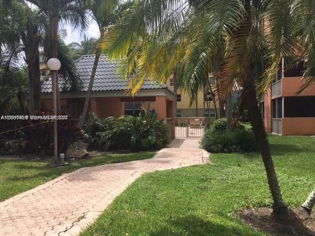 8205 Lake Dr , Unit 204, Doral, FL 33166 Photo