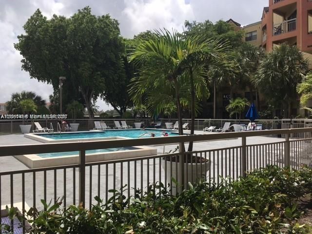 8205 Lake Dr , Unit 204, Doral, FL 33166 Photo