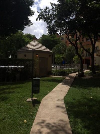 8205 Lake Dr , Unit 204, Doral, FL 33166 Photo