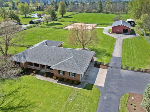 12282 N Grove Road , Sycamore, IL 60178