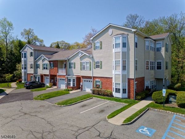 25 Windsor Dr, Lincoln Park, NJ 07035