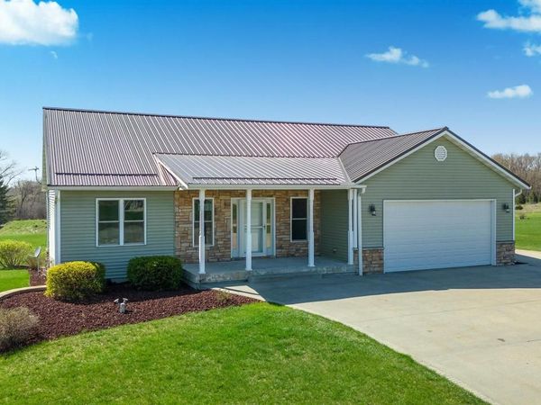 W7379 White Oak Run, Pardeeville, WI 53954